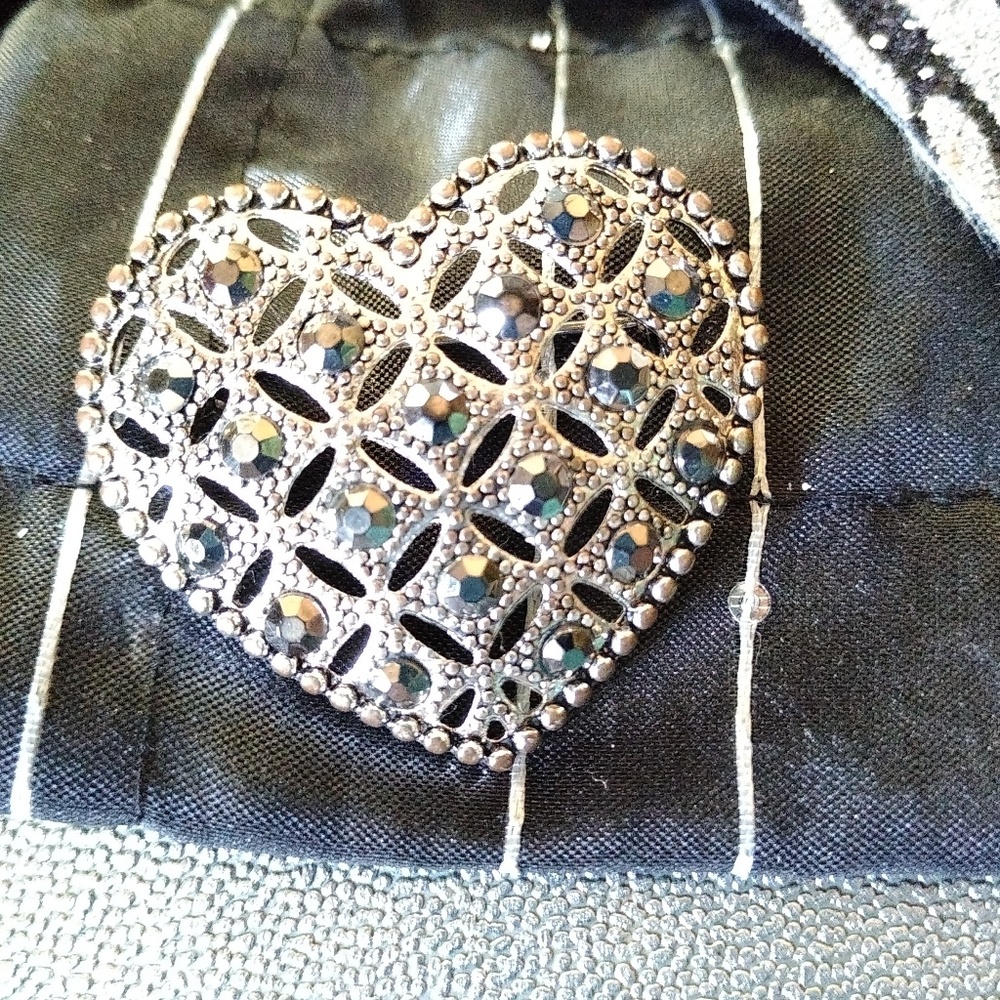 Marcasite Crystal Heart Pin 💙💜💚